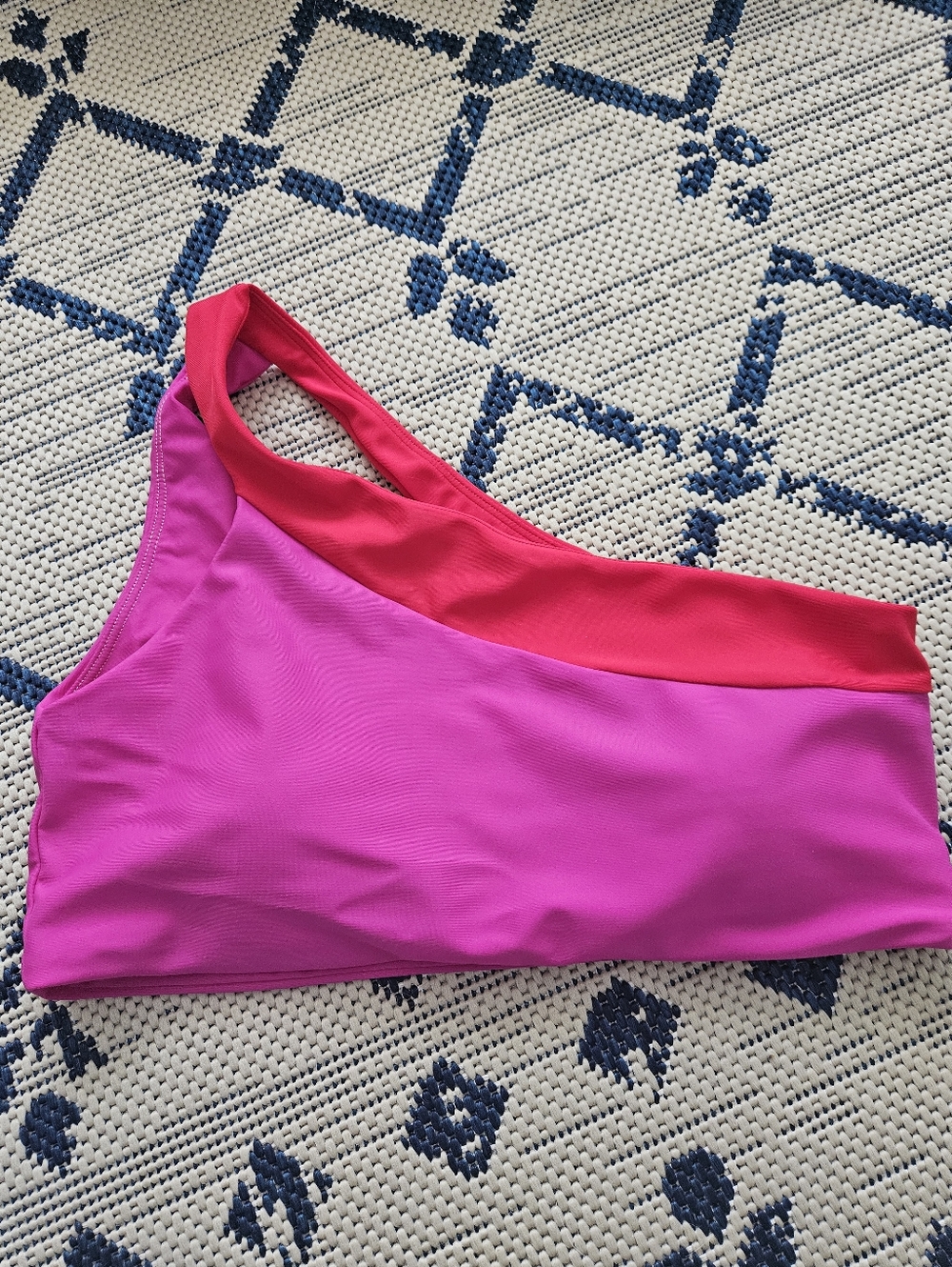 SUMMERSALT One-Shoulder Swim Top in Hibiscus